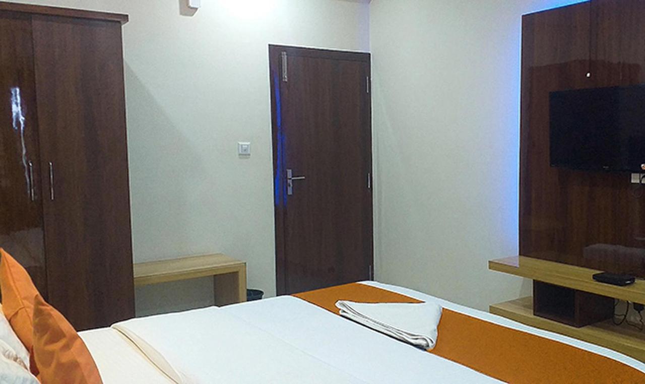 Royal Blue Meridian Inn Μπανγκαλόρ Εξωτερικό φωτογραφία